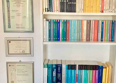 Libreria con libri di psicologia